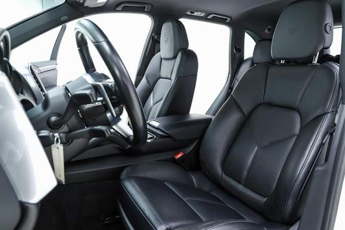 2017 Porsche Cayenne Platinum Edition