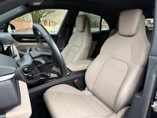 2025 Porsche Macan 4S