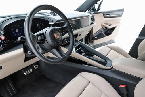 2025 Porsche Macan 4S