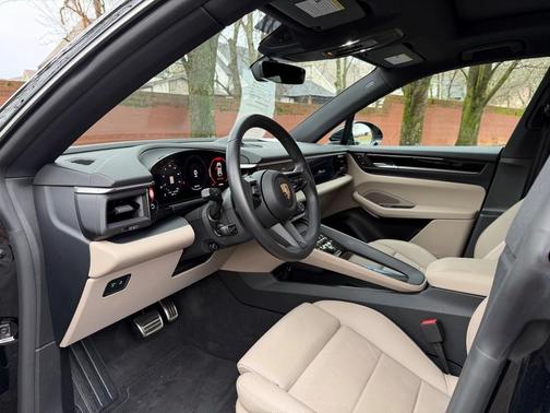 2025 Porsche Macan 4S