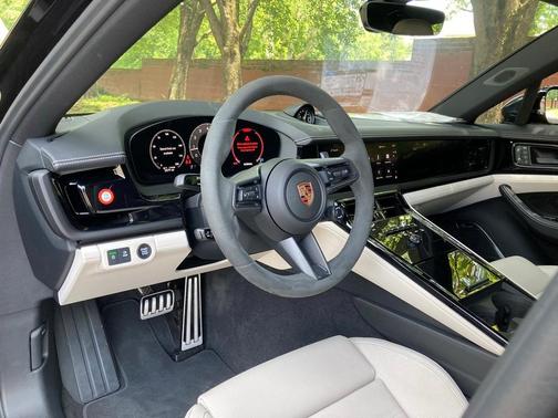 2025 Porsche Panamera 4