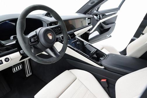 2025 Porsche Panamera 4