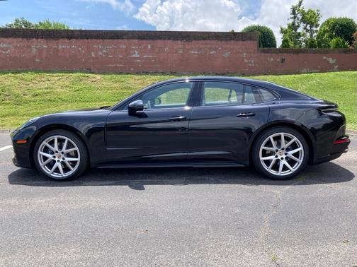 2025 Porsche Panamera 4