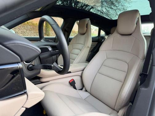 2025 Porsche Taycan 4