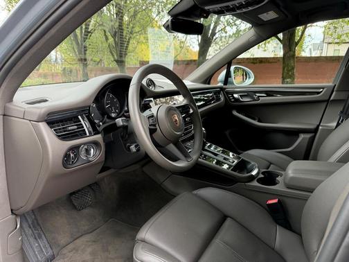2025 Porsche Macan 