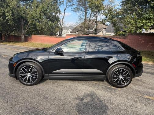 2025 Porsche Macan 4