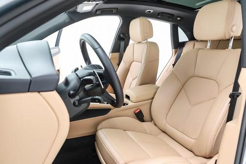 2025 Porsche Macan T