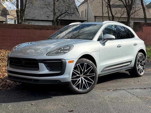 2025 Porsche Macan Base