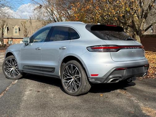 2025 Porsche Macan Base