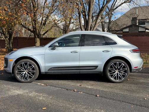 2025 Porsche Macan Base