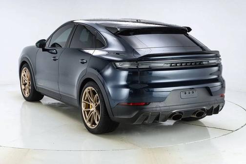Algarve Blue Metallic 2024 Porsche Cayenne