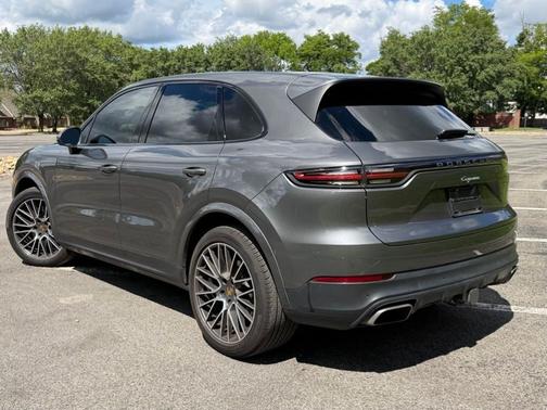 Quartzite Grey Metallic 2021 Porsche Cayenne