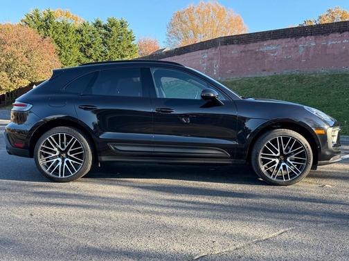 2022 Porsche Macan Base