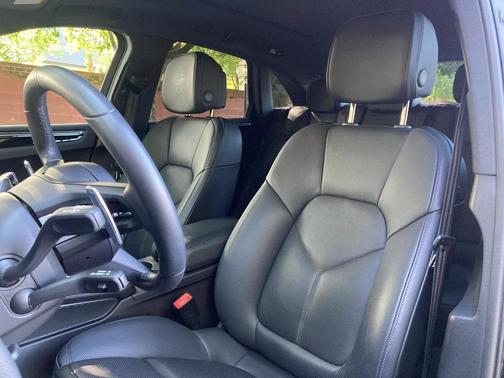 2025 Porsche Macan S
