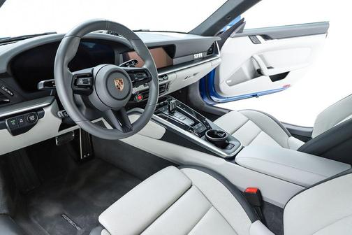 2025 Porsche 911 Carrera