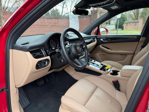 2025 Porsche Macan Base