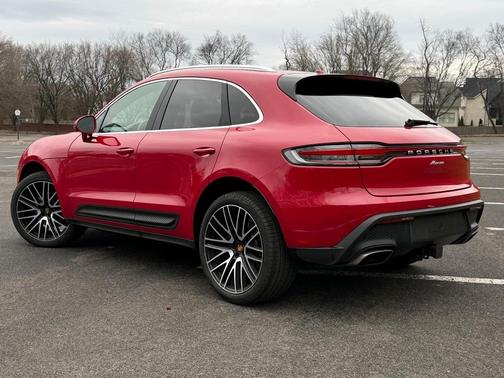2025 Porsche Macan Base
