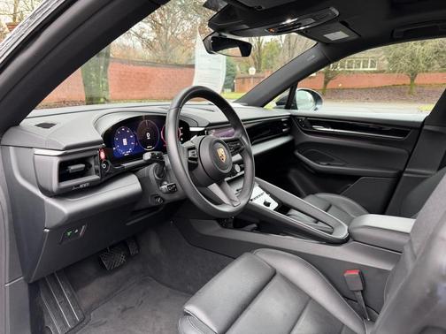 2025 Porsche Macan 4