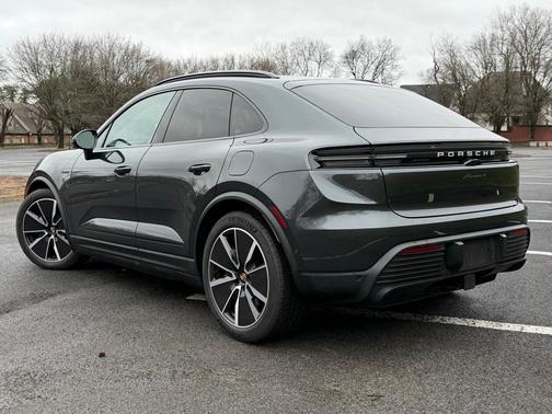 2025 Porsche Macan 4