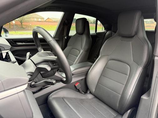 2025 Porsche Macan 4