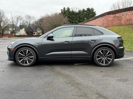 2025 Porsche Macan 4