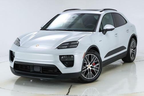 Ice Grey Metallic 2025 Porsche Macan