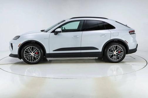 Ice Grey Metallic 2025 Porsche Macan