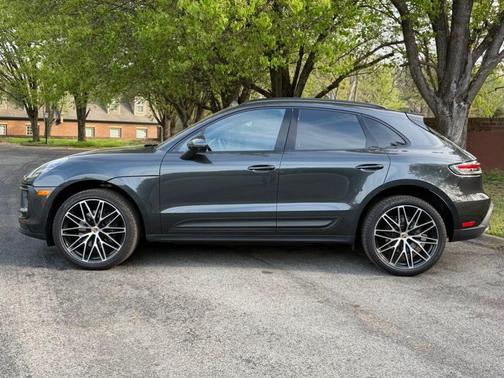 2025 Porsche Macan 