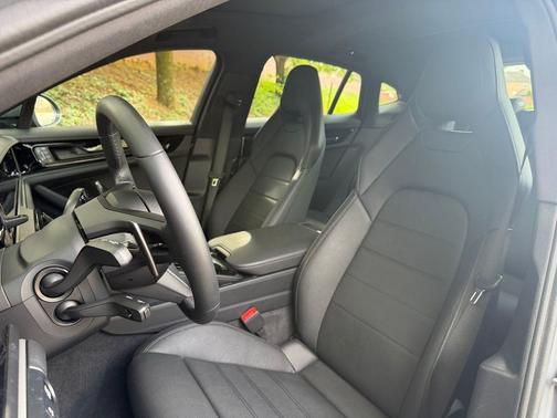 2025 Porsche Panamera 4