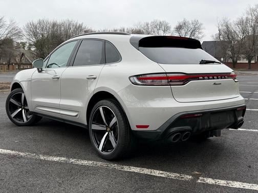 2025 Porsche Macan 