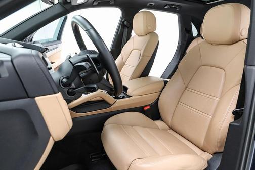 2024 Porsche Cayenne Base