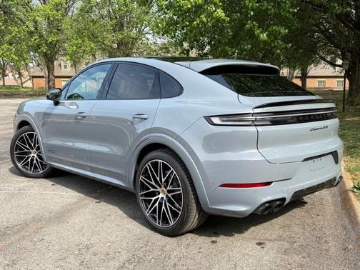 Arctic Grey 2026 Porsche Cayenne GTS
