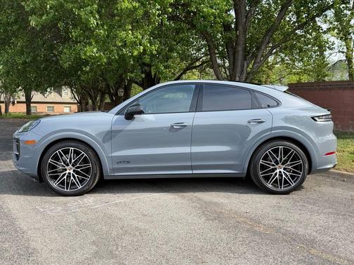 Arctic Grey 2026 Porsche Cayenne GTS