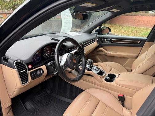 2023 Porsche Cayenne Platinum Edition