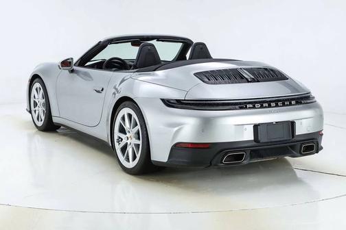 GT Silver Metallic 2025 Porsche 911