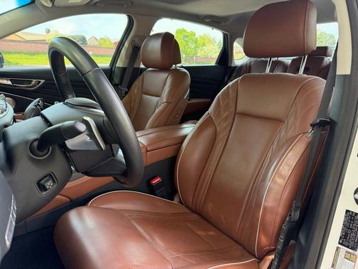 Snow White Pearl 2020 Kia K900 Luxury