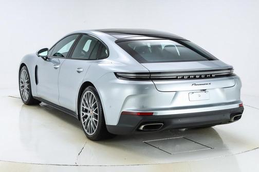2024 Porsche Panamera 4