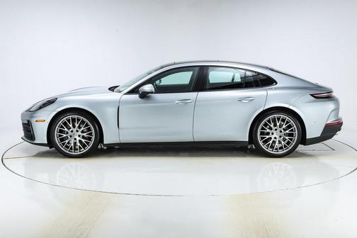 2024 Porsche Panamera 4