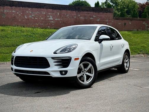 Carrara White Metallic 2017 Porsche Macan Base