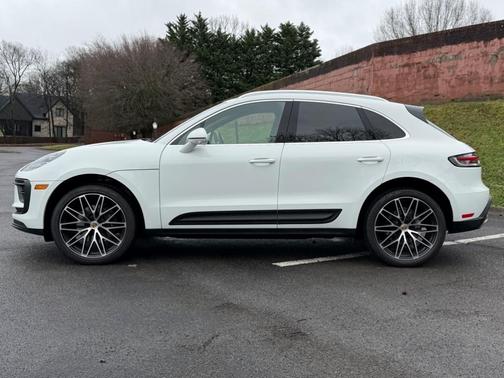 2025 Porsche Macan T
