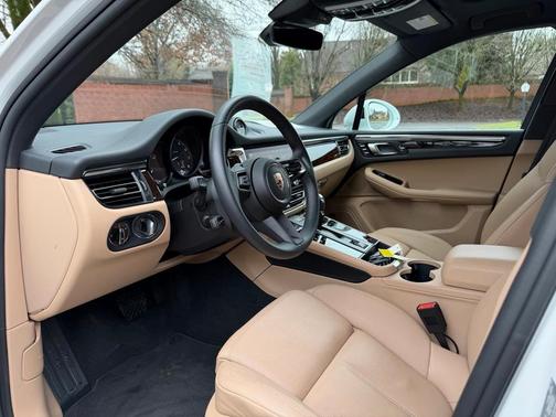 2025 Porsche Macan T