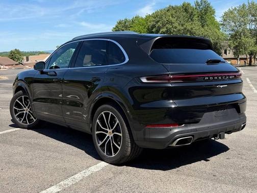 Chromite Black Metallic 2026 Porsche Cayenne