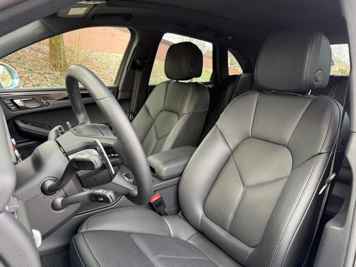 2025 Porsche Macan T