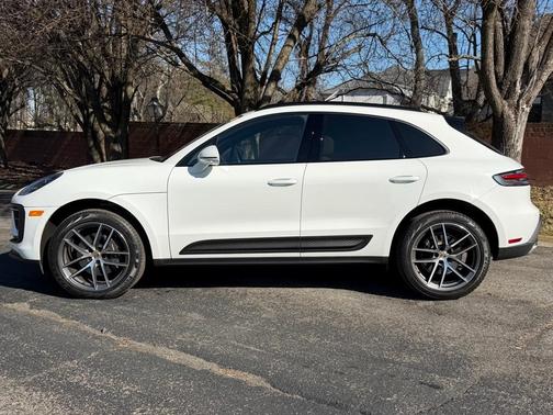 2023 Porsche Macan T
