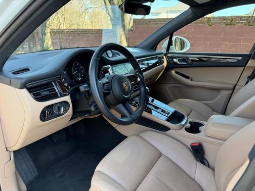 2023 Porsche Macan T