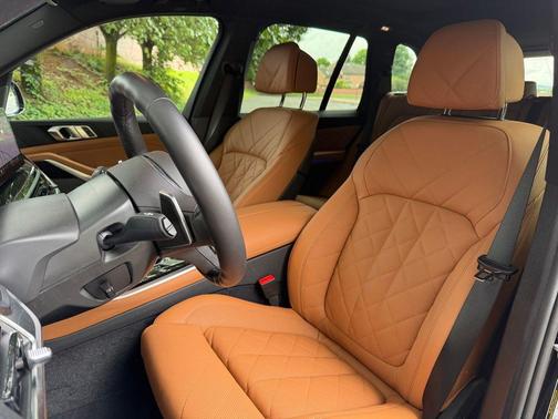 Carbon Black Metallic 2026 BMW X5 xDrive40i