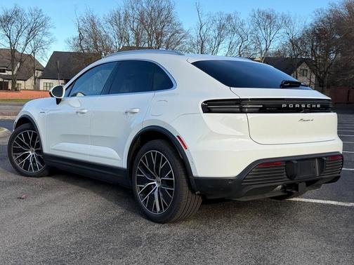 2025 Porsche Macan 4