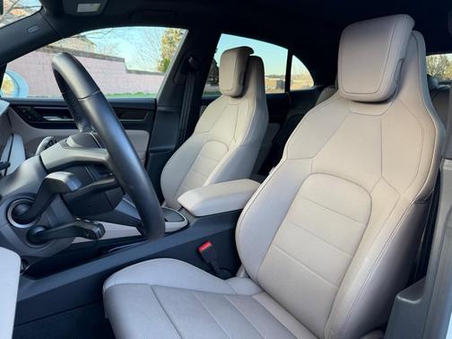 2025 Porsche Macan 4