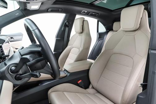 2025 Porsche Macan 4