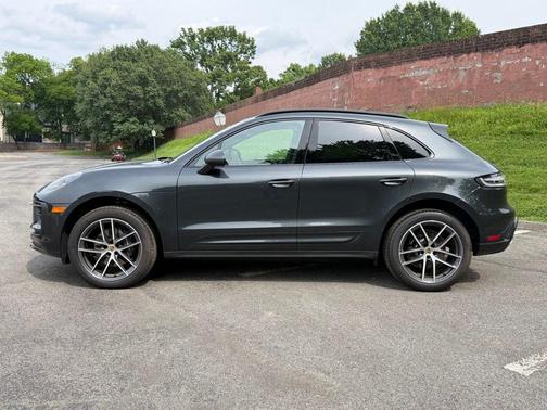 Volcano Grey Metallic 2026 Porsche Macan